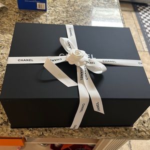 Chanel box ， for 22 storage